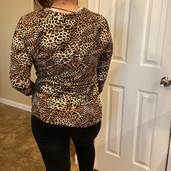 Valerie Steven's Cheetah Print Top - Picture 4 of 7